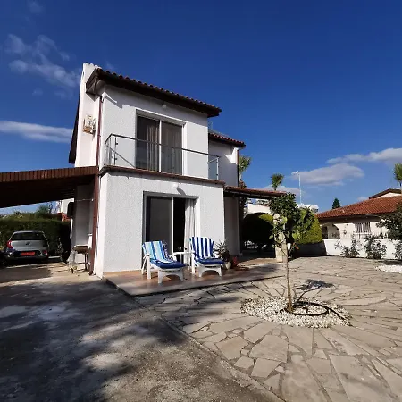 Cosy Detached Vacation House, Close To The Beach, With Bbq And Private Garden Hébergement de vacances Oroklini